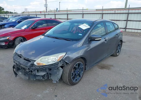 2014 Ford Focus Se z USA, uszkodzony, nr VIN 1FADP3K26EL381023